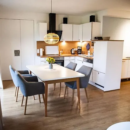 Large Haussee Modern Retreat