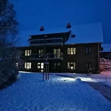 Large Haussee Modern Retreat בית נופש *