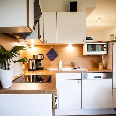 Large Haussee Modern Retreat בית נופש