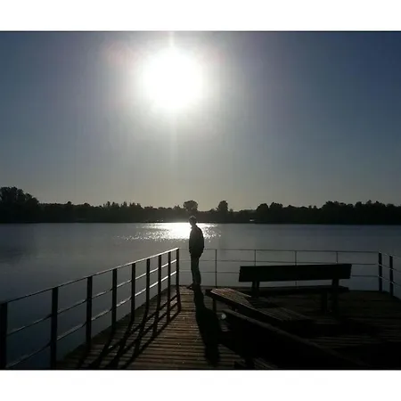 Large Haussee Modern Retreat בית נופש *