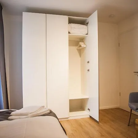 Large Haussee Modern Retreat בית נופש